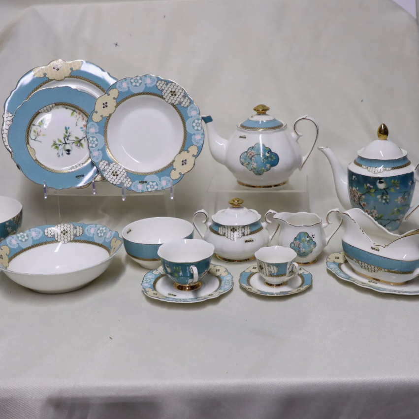 Elegant Blue Floral Ceramic Tableware Set – 62-Piece Porcelain Dinner Set